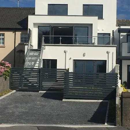 City Lake House Holiday home *