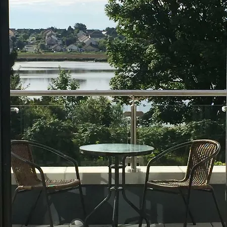 City Lake House Holiday home *